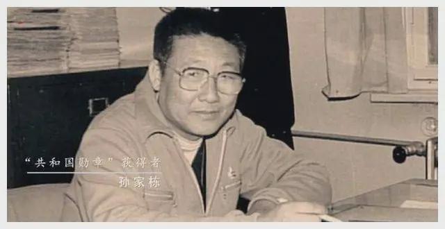 東方紅衛(wèi)星超重孫家棟堅(jiān)持拆掉毛主席像章周恩來(lái)說(shuō)：支持你！(圖6)