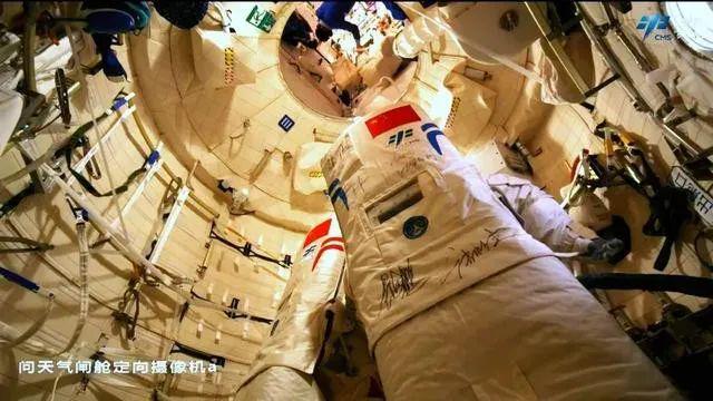 中國隱藏實(shí)力？美媒：神十九乘組首次出艙9小時(shí)6分領(lǐng)先NASA(圖14)