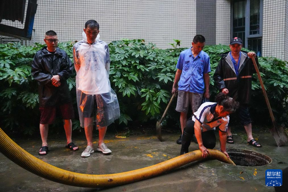 成都發(fā)布暴雨紅色預(yù)警(圖5)