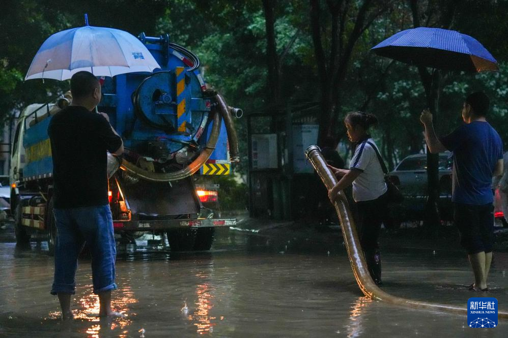 成都發(fā)布暴雨紅色預(yù)警(圖4)